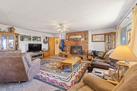 Living - 43273 Sycan Rd, Beatty, OR 97621 photo 4 of 4