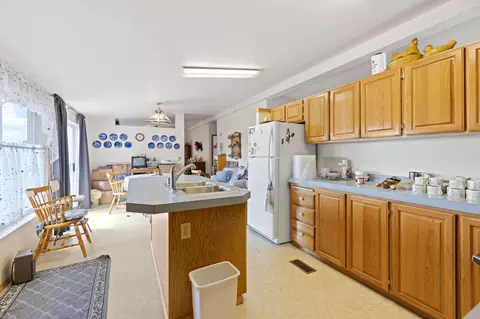 Kitchen - 43273 Sycan Rd, Beatty, OR 97621 photo 2 of 4