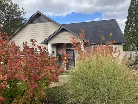 2015 La Connor Dr, Medford, OR 97501