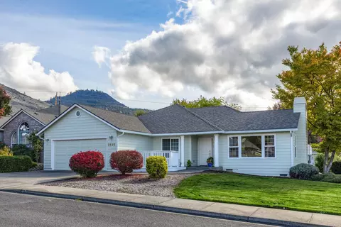 2930 Farmington Ave, Medford, OR 97504