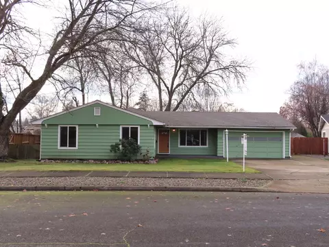 2905 Comice Dr, Medford, OR 97504