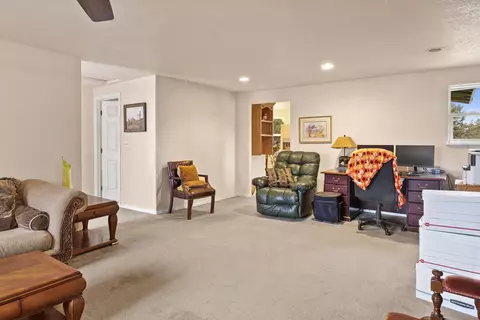 23041 Bronco Ct, Bend, OR 97701 photo 4