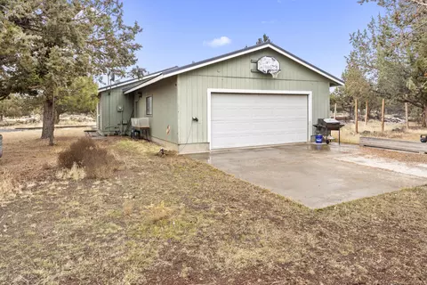 23041 Bronco Ct, Bend, OR 97701 photo 2