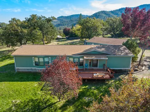 5705 Old Stage Rd, Central Point, OR 97502