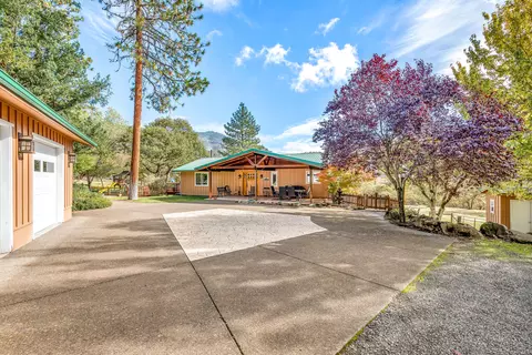 7811 Lost Creek Rd, Eagle Point, OR 97524