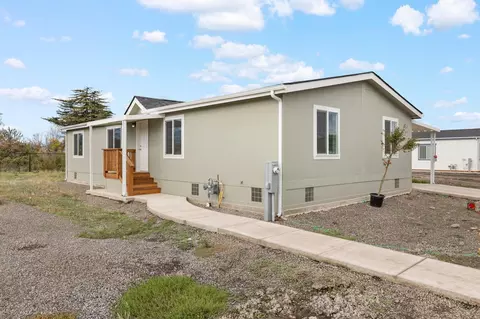 300 Luman Rd UNIT 154, Phoenix, OR 97535