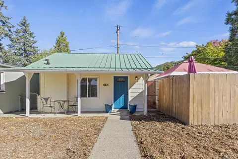 665 W Ballf St, Roseburg, OR 97471