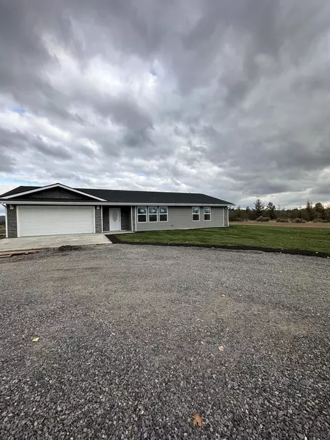 1721 Adams Dr, Madras, OR 97741