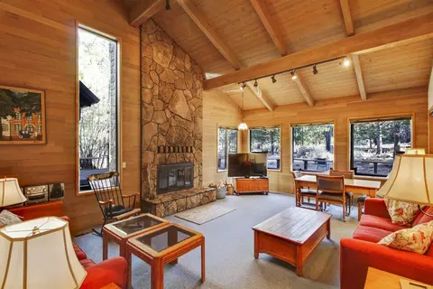 17882 Grouse Ln #6, Sunriver, OR 97707