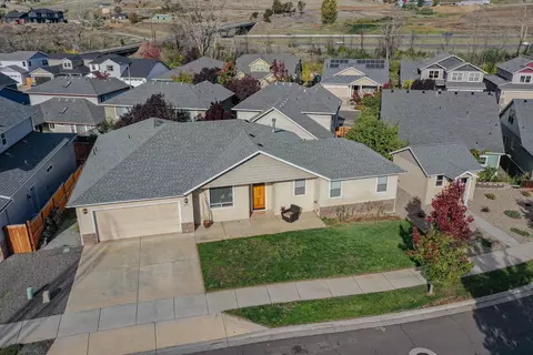 163 Willow Springs Dr, Talent, OR 97540