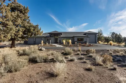 2115 Cinnamon Teal Dr, Redmond, OR 97756