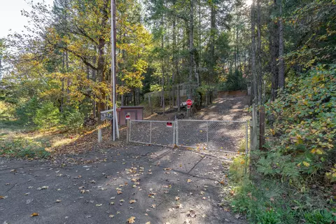 617 Glendon Rd, Kerby, OR 97531 photo 2