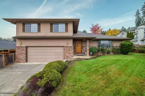 2204 NW Juliet Ln, Grants Pass, OR 97526