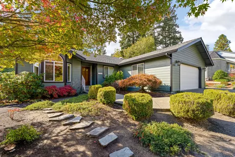 1009 NW Regent Dr, Grants Pass, OR 97526