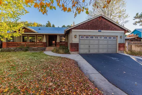 63222 Bedrock Ct, Bend, OR 97701 photo 2