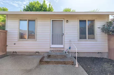 587 NW Buddy Ln #A, Grants Pass, OR 97526