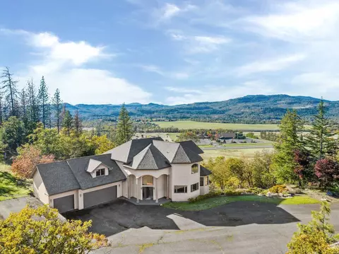 19000 Highway 62, Eagle Point, OR 97524