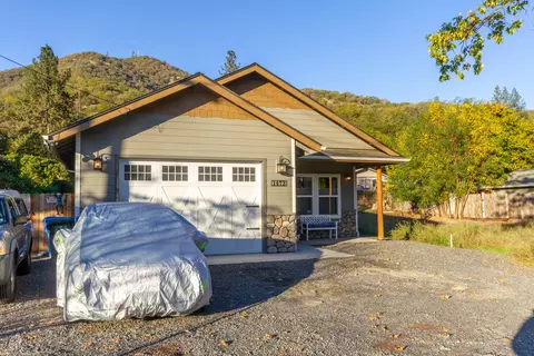 1473 4th Ave, Gold Hill, OR 97525