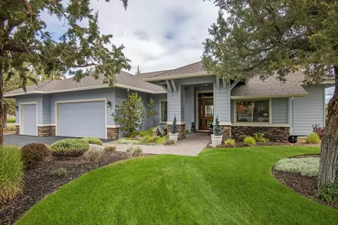 500 Victoria Falls Dr, Redmond, OR 97756