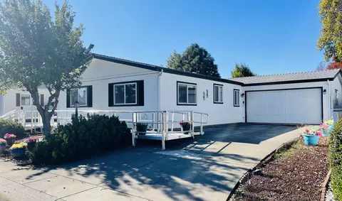 555 Freeman Rd #214, Central Point, OR 97502