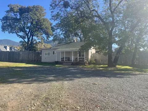 339 W Jones Creek Rd, Grants Pass, OR 97526