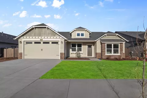 1690 NW Varnish Pl #220, Redmond, OR 97756