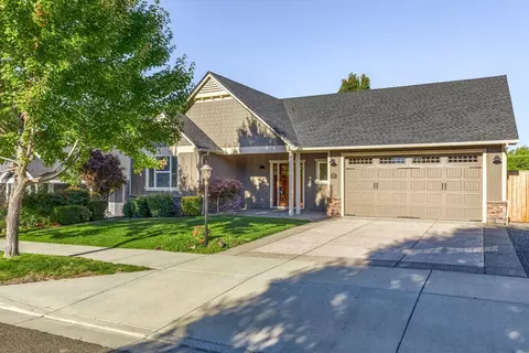 2883 Strasburg St, Medford, OR 97504