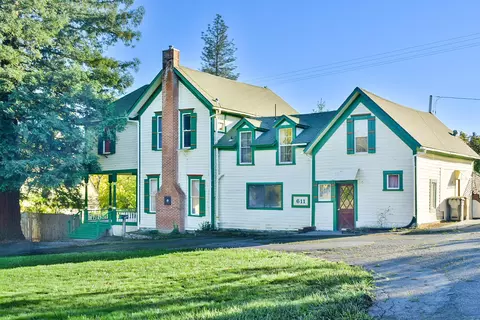 611 NW A St, Grants Pass, OR 97526