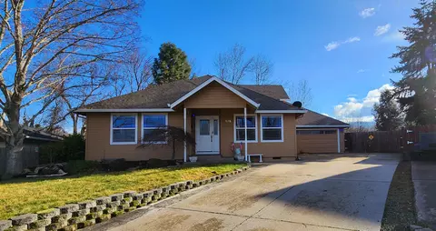 175 Offord Cir, Jacksonville, OR 97530