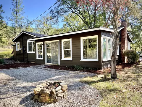 2543 Hamilton Ln, Grants Pass, OR 97527