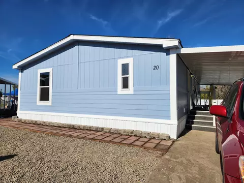 4729 S Pacific Hwy #20, Phoenix, OR 97535