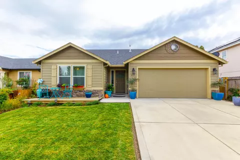 639 Woodlark Dr, Medford, OR 97501