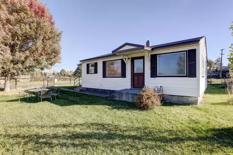 61925 Anker Ln, Bend, OR 97702 photo 2