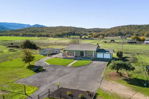 5645 Tolo Rd, Central Point, OR 97502