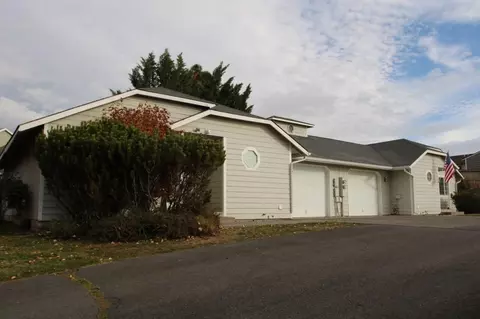 5548 5550 Glenridge Way, Klamath Falls, OR 97603