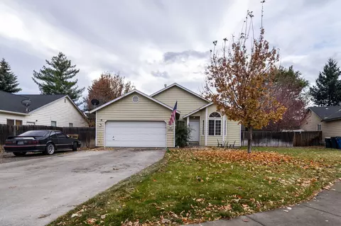 2828 SW Volcano Ct, Redmond, OR 97756