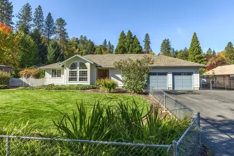 821 Bailey Dr, Grants Pass, OR 97527
