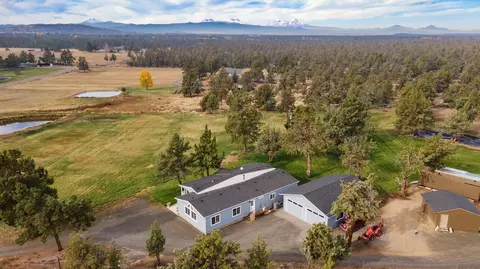 63680 Gentry Loop, Bend, OR 97701 photo 2
