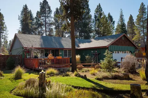 17221 Avocet Dr, Bend, OR 97707
