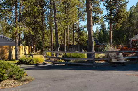 17221 Avocet Dr, Bend, OR 97707 photo 3