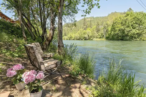 22630 Highway 62, Shady Cove, OR 97539