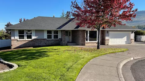 3121 Westminster Dr, Medford, OR 97504
