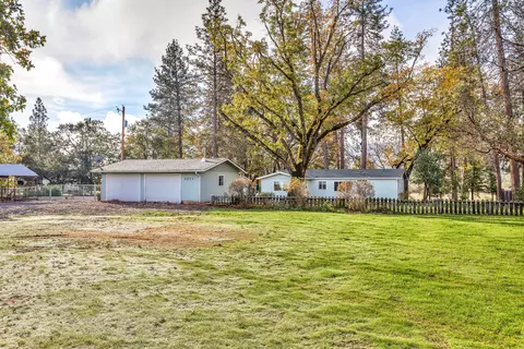 3277 Mcmartin Ln, Central Point, OR 97502