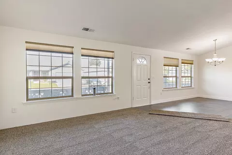 606 Karic Way, Eagle Point, OR 97524 photo 4