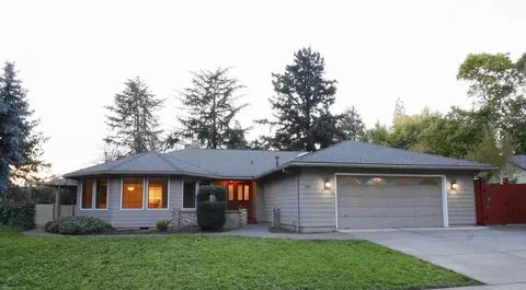 580 Burgundy Cir, Medford, OR 97504