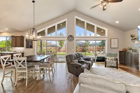 983 Pumpkin Ridge Dr, Eagle Point, OR 97524 photo 8