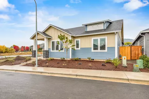 2588 Newmar Ln, Medford, OR 97504