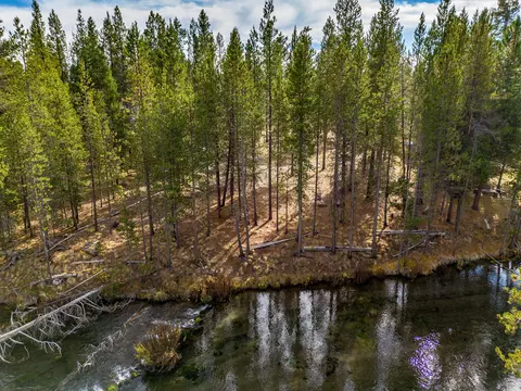 15026 Fall River Dr, Bend, OR 97707 photo 2