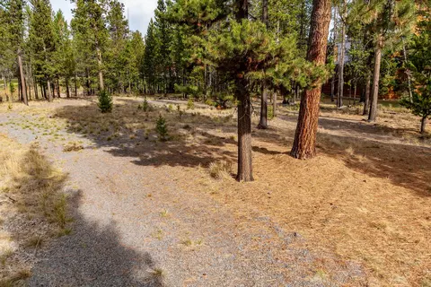 15026 Fall River Dr, Bend, OR 97707 photo 4