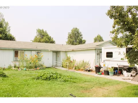 1439 SW 28th St, Redmond, OR 97756